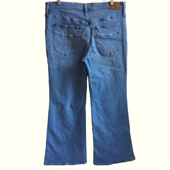 Madewell 11” High Rise Flare Jeans Knee Rip Edition in Eversfield Wash Size 33P - Picture 17 of 17